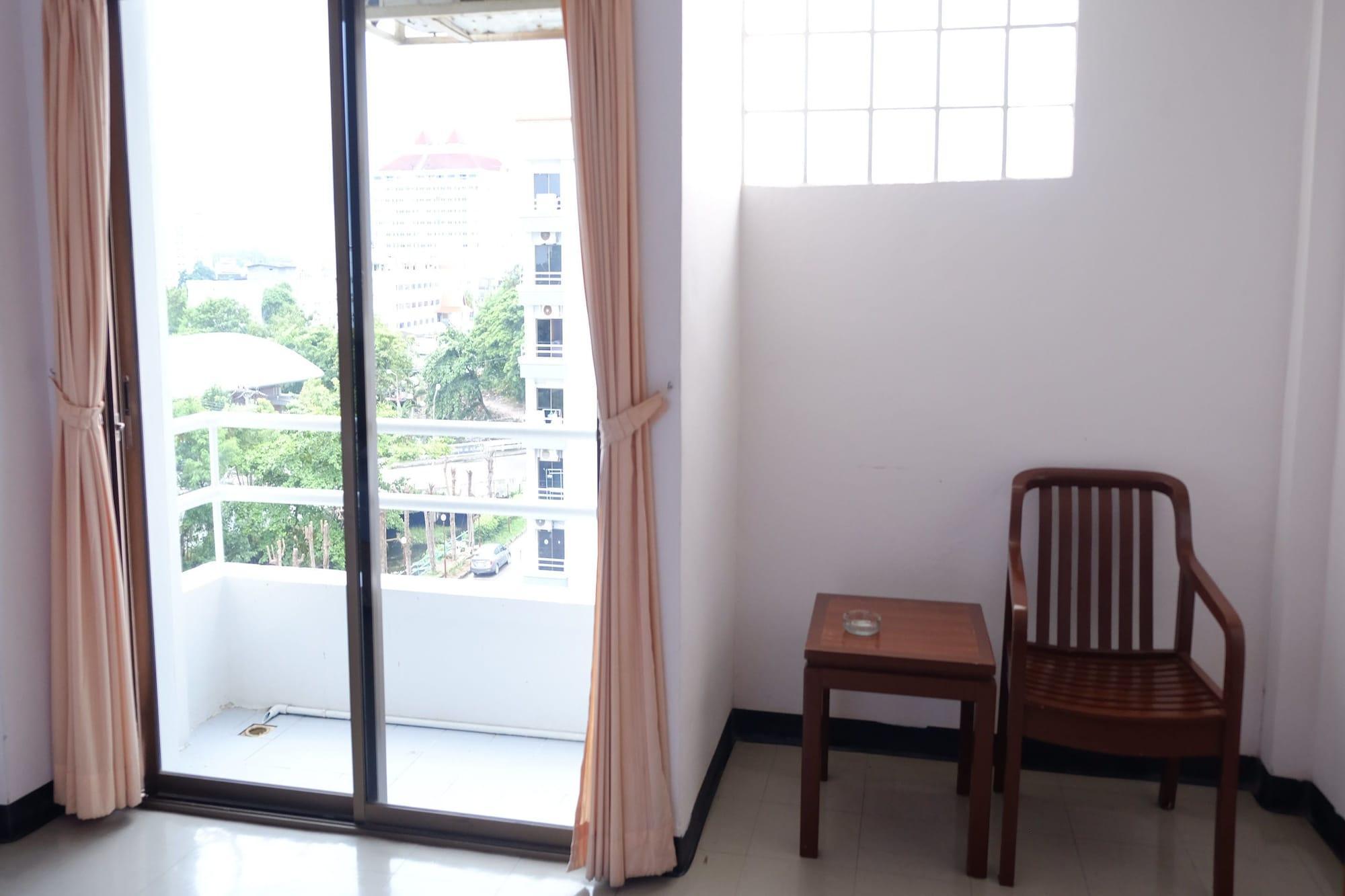 Wiangwalee Hotel Rayong Exteriör bild